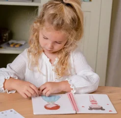 Aankleed- en stickerboek Rosa & Friends